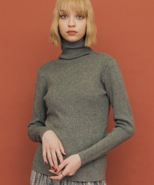 casane（カサネ）の「ラメリブタートルニット（ニット/セーター・レディース・アイボリー/ブラック/パープル/シルバー/ブラウン/ベージュ・FREE）」の19枚目の写真