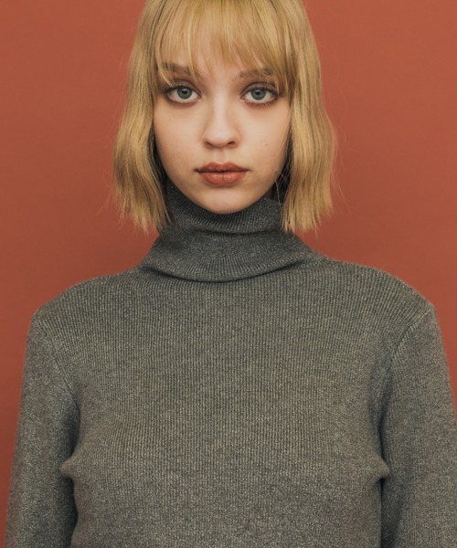 casane（カサネ）の「ラメリブタートルニット（ニット/セーター・レディース・アイボリー/ブラック/パープル/シルバー/ブラウン/ベージュ・FREE）」の17枚目の写真