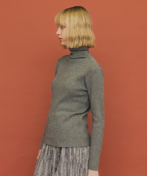 casane（カサネ）の「ラメリブタートルニット（ニット/セーター・レディース・アイボリー/ブラック/パープル/シルバー/ブラウン/ベージュ・FREE）」の20枚目の写真