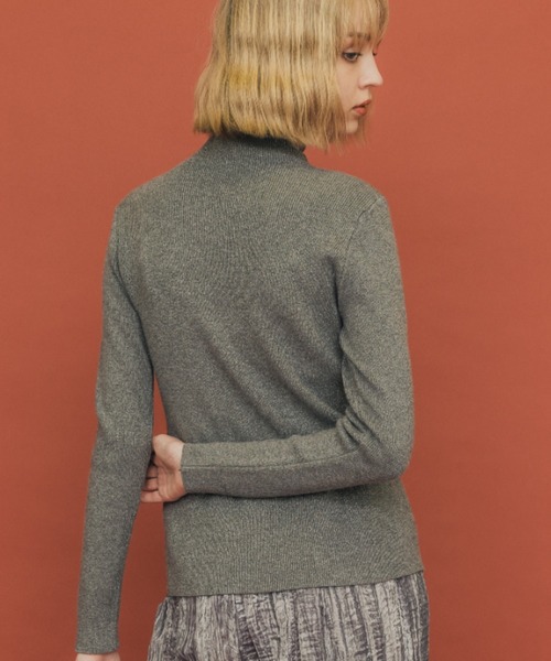 casane（カサネ）の「ラメリブタートルニット（ニット/セーター・レディース・アイボリー/ブラック/パープル/シルバー/ブラウン/ベージュ・FREE）」の22枚目の写真