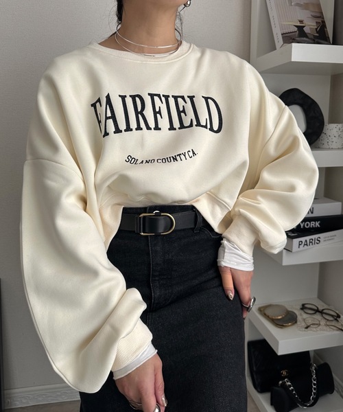 ULEULA（ウルア）の「カレッジロゴスウェットプルオーバー/ボリュームスリーブトレーナー（スウェット・レディース・ライトグレー/オートミール/アイボリー/ネイビー/オフホワイト・FREE）」の3枚目の写真