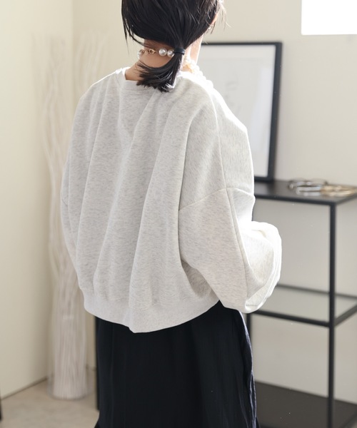 ULEULA（ウルア）の「カレッジロゴスウェットプルオーバー/ボリュームスリーブトレーナー（スウェット・レディース・ライトグレー/オートミール/アイボリー/ネイビー/オフホワイト・FREE）」の6枚目の写真