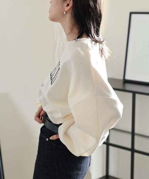 ULEULA（ウルア）の「カレッジロゴスウェットプルオーバー/ボリュームスリーブトレーナー（スウェット・レディース・ライトグレー/オートミール/アイボリー/ネイビー/オフホワイト・FREE）」の16枚目の写真