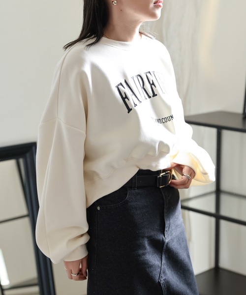 ULEULA（ウルア）の「カレッジロゴスウェットプルオーバー/ボリュームスリーブトレーナー（スウェット・レディース・ライトグレー/オートミール/アイボリー/ネイビー/オフホワイト・FREE）」の18枚目の写真