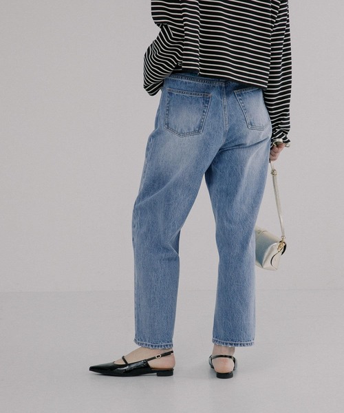 URBAN RESEARCH（アーバンリサーチ）の「ワイドテーパードデニムパンツ（デニムパンツ・レディース・ホワイト/インディゴブルー・38/36）」の7枚目の写真