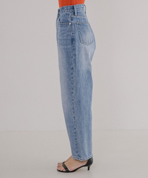 URBAN RESEARCH（アーバンリサーチ）の「ワイドテーパードデニムパンツ（デニムパンツ・レディース・ホワイト/インディゴブルー・38/36）」の21枚目の写真