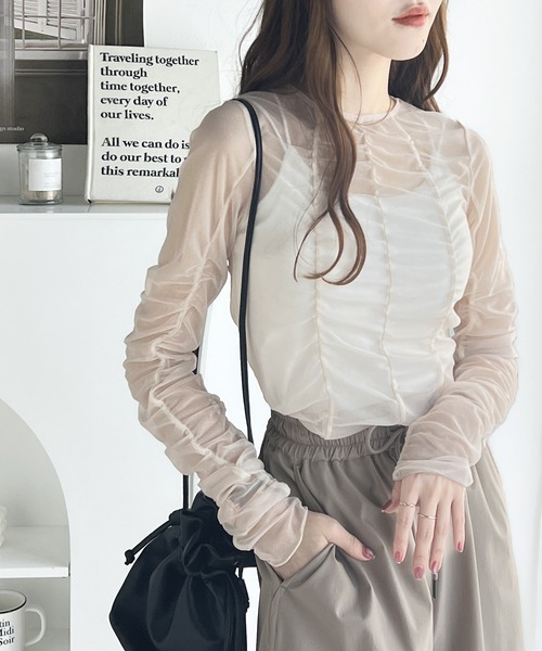 classicalelf(クラシカルエルフ)の「大人フェミニン。前後2way ラメチュールギャザートップス(Tシャツ/カットソー・レディース・モカ/オフホワイト/チャコールグレー/ライトベージュ/ブラック・X-LARGE/SMALL/MEDIUM/LARGE)」の5枚目の写真