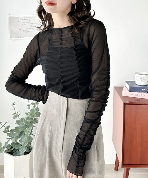 classicalelf(クラシカルエルフ)の「大人フェミニン。前後2way ラメチュールギャザートップス(Tシャツ/カットソー・レディース・モカ/オフホワイト/チャコールグレー/ライトベージュ/ブラック・X-LARGE/SMALL/MEDIUM/LARGE)」の2枚目の写真