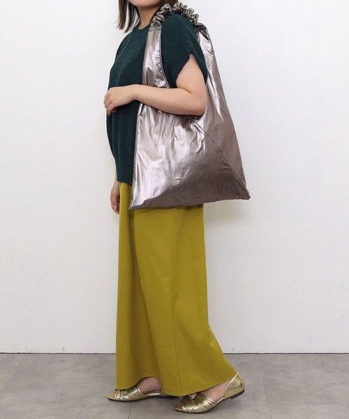 SMIR NASLI(サミールナスリ)の「シャーリングハンドル三角ワンハンドルバッグ(トートバッグ・レディース・ブラック/シルバー/ガンメタ・9)」の16枚目の写真