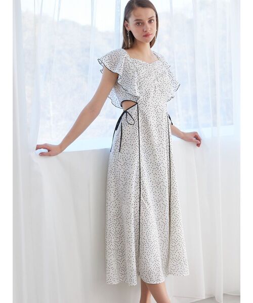 MERCURYDUO（マーキュリーデュオ）の「配色ラッフルサイドカットアウトワンピース（ワンピース・レディース・オフホワイト/ブラック/その他1・SMALL/MEDIUM）」の4枚目の写真