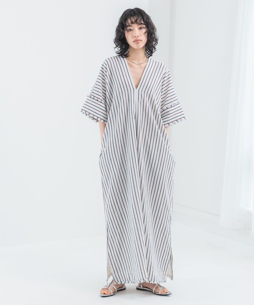 LEPSIM（レプシィム）の「【FOR I SERIES】フリンジデザインワンピース　110833（ワンピース・レディース・ブラック/ホワイト系その他/ブルー系その他/ベージュ系その他/レッド/ホワイト系その他2・FREE/TALL）」の2枚目の写真