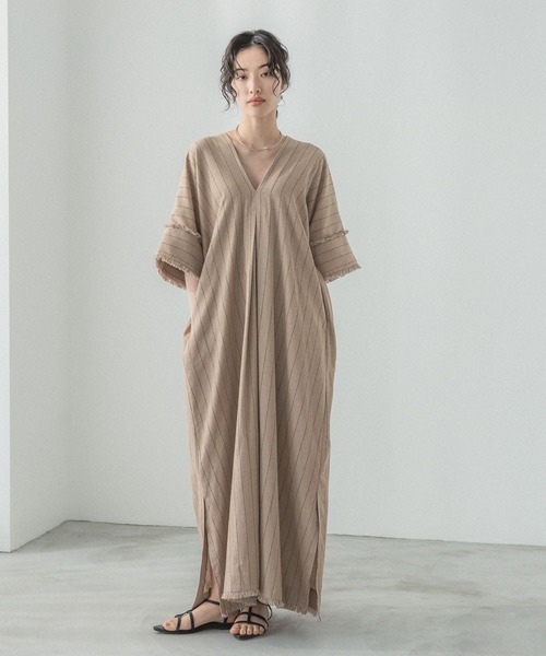 LEPSIM（レプシィム）の「【FOR I SERIES】フリンジデザインワンピース　110833（ワンピース・レディース・ブラック/ホワイト系その他/ブルー系その他/ベージュ系その他/レッド/ホワイト系その他2・FREE/TALL）」の4枚目の写真