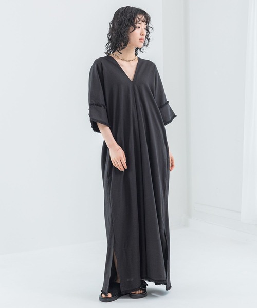 LEPSIM（レプシィム）の「【FOR I SERIES】フリンジデザインワンピース　110833（ワンピース・レディース・ブラック/ホワイト系その他/ブルー系その他/ベージュ系その他/レッド/ホワイト系その他2・FREE/TALL）」の3枚目の写真