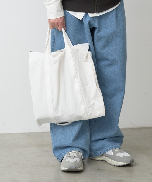 WHIMSIC(ウィムジック)の「【UNISEX】ヘルメットバッグ(ショルダーバッグ・メンズ・ミント/ホワイト/ブラック・FREE)」の1枚目の写真