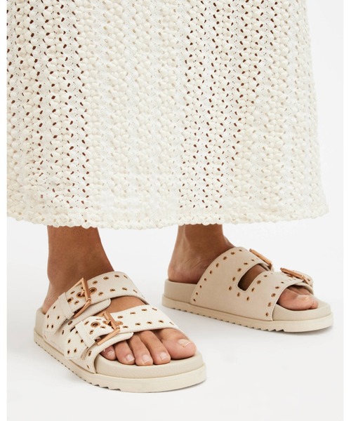 ALLSAINTS（オールセインツ）の「KHAI TWO STRAP LEATHER EYELET SANDALS | KHAI ツー ストラップ レザー アイレット サンダル（サンダル・レディース・ホワイト系その他・UK4/UK5）」の2枚目の写真