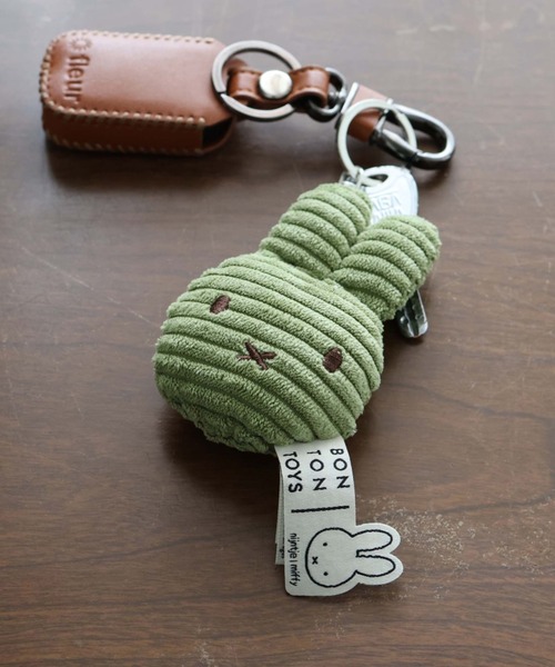 Dick Bruna(ディックブルーナ)の「BON TON TOYS Keychain Miffy Flat(キーホルダー・レディース・オフホワイト/クリーム/ローズ系/オリーブ/ライラック/ブラウン系その他・FREE)」の4枚目の写真