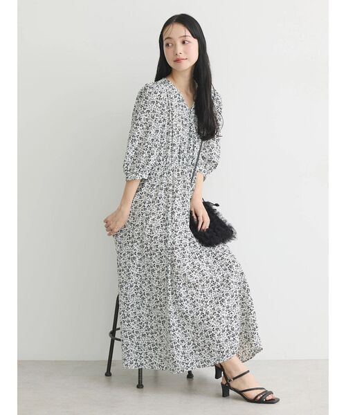 earth music&ecology(アースミュージックアンドエコロジー)の「カシュクール小花柄ワンピース(ワンピース・レディース・オフホワイト/イエロー/ブルー・FREE)」の8枚目の写真
