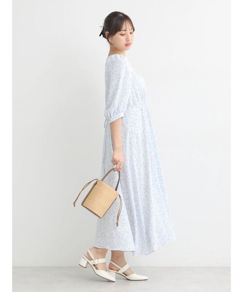 earth music&ecology(アースミュージックアンドエコロジー)の「カシュクール小花柄ワンピース(ワンピース・レディース・オフホワイト/イエロー/ブルー・FREE)」の16枚目の写真