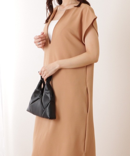 Lace Ladies(レースレディース)の「深Vネック サイドスリット 半袖 マキシ ワンピース(ワンピース・レディース・ブラック/ベージュ・M/L)」の8枚目の写真