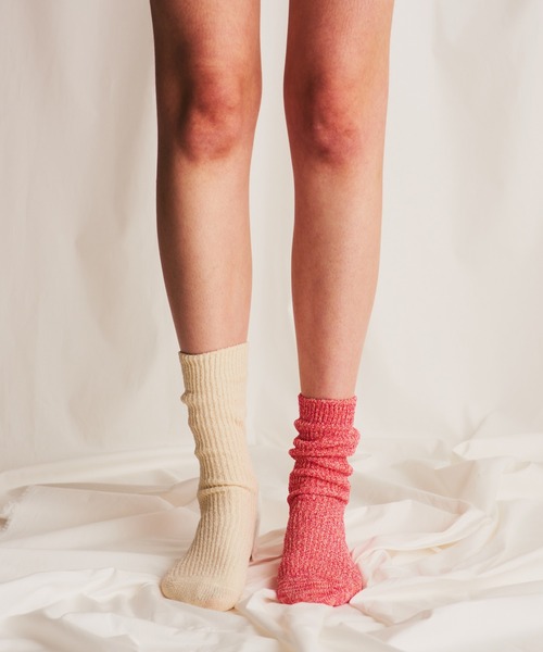 YUQRI（ユクリ）の「【YUQRI】crispy loop（ソックス/靴下・レディース・アイボリー/ブラック/ブルー/グリーン/ピンク・S/M）」の6枚目の写真