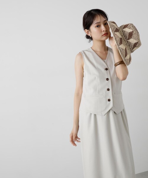 N.(N. Natural Beauty Basic)(エヌエヌナチュラルビューティーベーシック)の「◆ジレ&キャミワンピースセット(ワンピース・レディース・アイボリー/グレイッシュベージュ/チャコールグレー・MEDIUM)」の2枚目の写真
