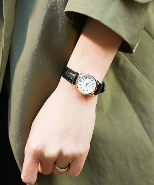 CASIO(カシオ)の「【CASIO】LTP-V001GL-7B(アナログ腕時計・レディース・ホワイト/ゴールド・FREE)」の2枚目の写真