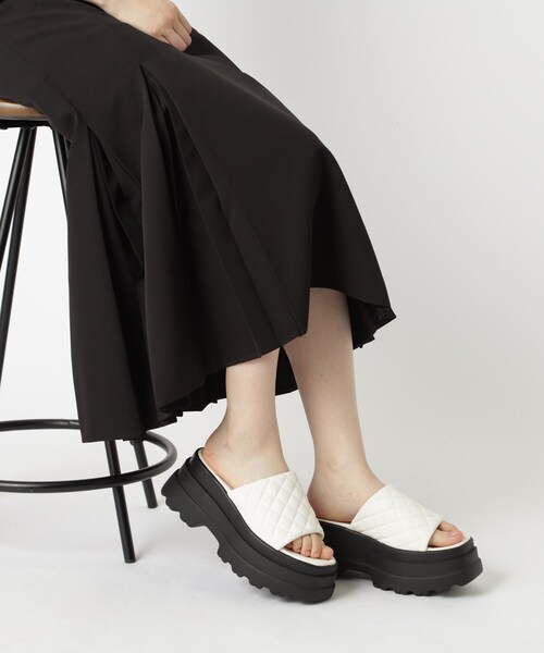 cs T&P(シーエスティーアンドピー)の「厚底キルティングサンダル(サンダル・レディース・ブラック/パープル系/ホワイト・M/S/LL/L)」の17枚目の写真