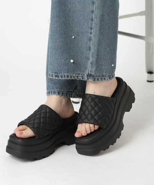 cs T&P(シーエスティーアンドピー)の「厚底キルティングサンダル(サンダル・レディース・ブラック/パープル系/ホワイト・M/S/LL/L)」の2枚目の写真