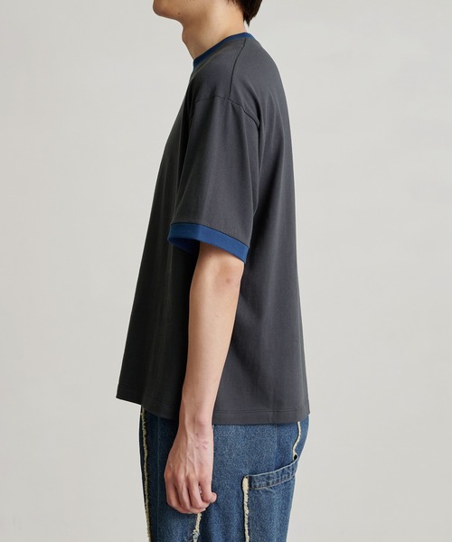 PUBLIC TOKYO（パブリックトウキョウ）の「テクスチャーアートリンガーTEE（Tシャツ/カットソー・メンズ・ダークグレー/キナリ・1/2）」の6枚目の写真