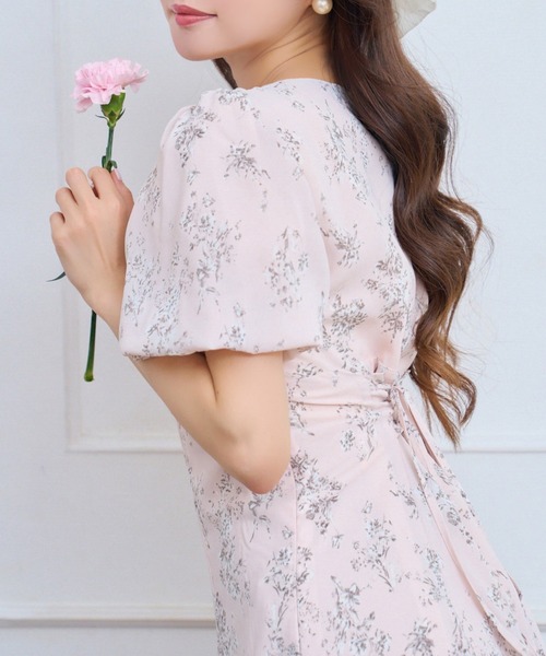 tocco closet(トッコ クローゼット)の「パール付きバックレースアップフラワープリントワンピース(ワンピース・レディース・オフホワイト/ピンク・M)」の9枚目の写真