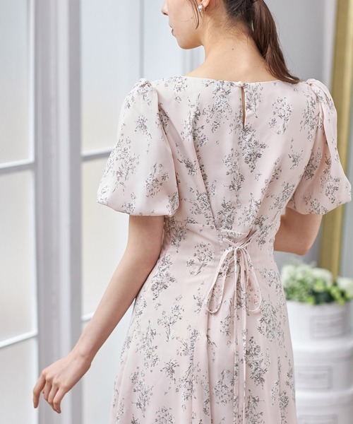 tocco closet(トッコ クローゼット)の「パール付きバックレースアップフラワープリントワンピース(ワンピース・レディース・オフホワイト/ピンク・M)」の12枚目の写真