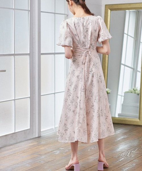 tocco closet(トッコ クローゼット)の「パール付きバックレースアップフラワープリントワンピース(ワンピース・レディース・オフホワイト/ピンク・M)」の15枚目の写真