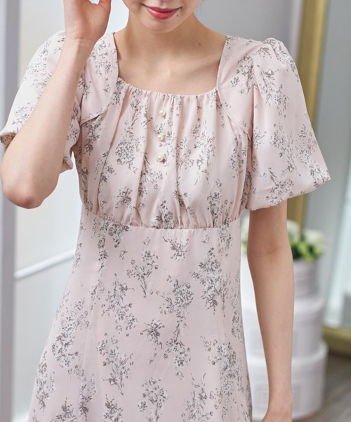 tocco closet(トッコ クローゼット)の「パール付きバックレースアップフラワープリントワンピース(ワンピース・レディース・オフホワイト/ピンク・M)」の16枚目の写真