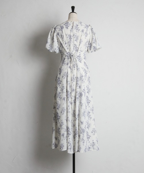 tocco closet(トッコ クローゼット)の「パール付きバックレースアップフラワープリントワンピース(ワンピース・レディース・オフホワイト/ピンク・M)」の20枚目の写真