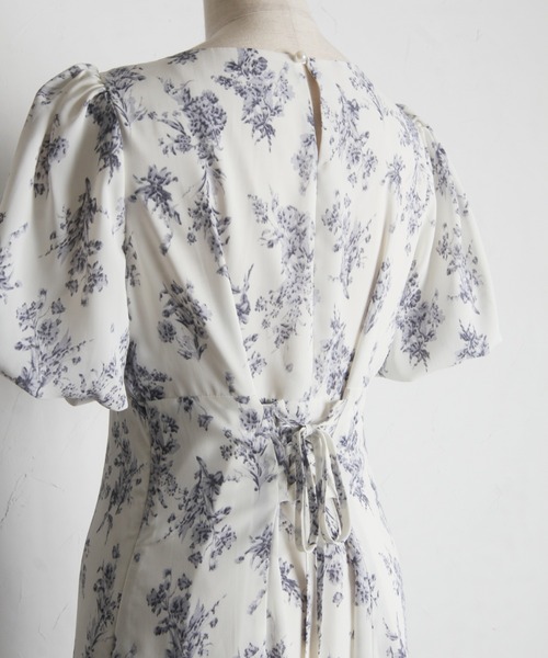 tocco closet(トッコ クローゼット)の「パール付きバックレースアップフラワープリントワンピース(ワンピース・レディース・オフホワイト/ピンク・M)」の21枚目の写真