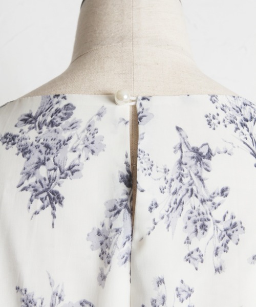tocco closet(トッコ クローゼット)の「パール付きバックレースアップフラワープリントワンピース(ワンピース・レディース・オフホワイト/ピンク・M)」の22枚目の写真