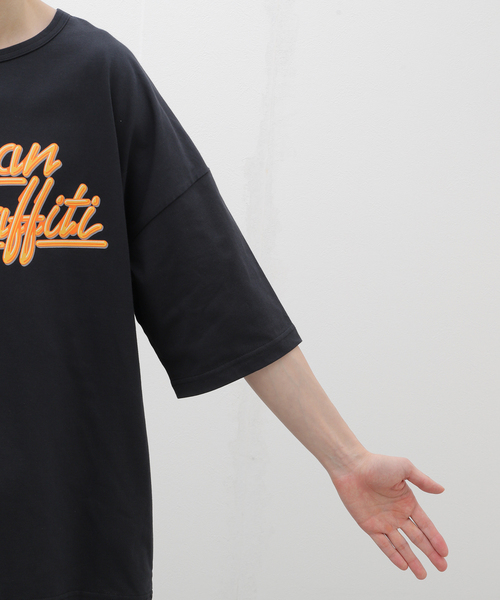 Cloveru（クローバル）の「Cloveru / クローバル  AMERICAN GRAFFITI LOGO（Tシャツ/カットソー・メンズ・ブラック・MEDIUM/LARGE）」の8枚目の写真