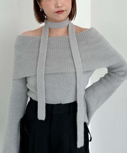 archives（アルシーヴ）の「チョーカーオフショルフェザーニット（ニット/セーター・レディース・グレー/ピンクベージュ/アイボリー/ブラウン・MEDIUM）」の3枚目の写真