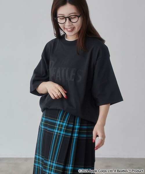 The Beatles(ザビートルズ)の「THE BEATLES(ザ ビートルズ)別注ロゴプリントTシャツ(WEB限定カラー)(Tシャツ/カットソー・メンズ・ホワイト/ダークグレー・S/M/L/XL)」の15枚目の写真