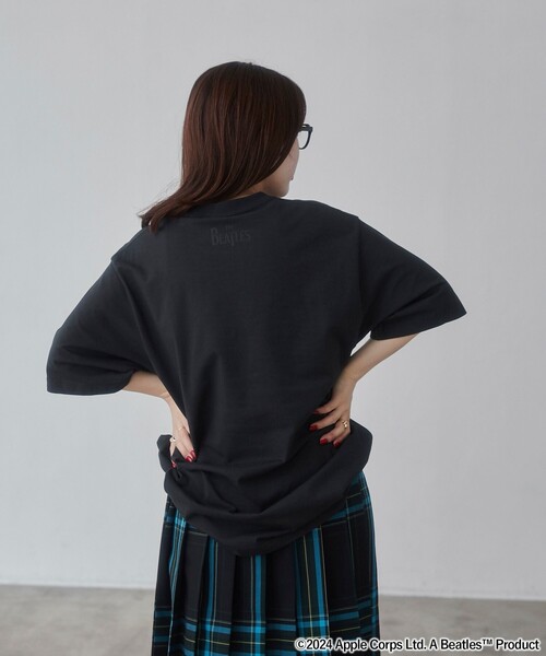 The Beatles(ザビートルズ)の「THE BEATLES(ザ ビートルズ)別注ロゴプリントTシャツ(WEB限定カラー)(Tシャツ/カットソー・メンズ・ホワイト/ダークグレー・S/M/L/XL)」の17枚目の写真