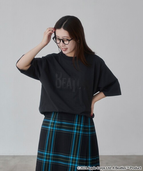 The Beatles(ザビートルズ)の「THE BEATLES(ザ ビートルズ)別注ロゴプリントTシャツ(WEB限定カラー)(Tシャツ/カットソー・メンズ・ホワイト/ダークグレー・S/M/L/XL)」の19枚目の写真