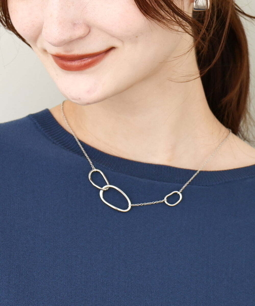 MK MICHEL KLEIN（エムケーミッシェルクラン）の「アシメオーバルショートネックレス（ネックレス・レディース・ゴールド/シルバー・38）」の2枚目の写真