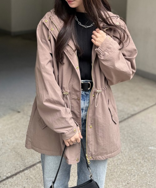 ikka（イッカ）の「【雑誌InRed11月号掲載】撥水マウンテンパーカー【親子コーデ】（マウンテンパーカー・レディース・マジェンタ/チャコールグレー/ライトベージュ/オリーブ・L/M/S）」の4枚目の写真