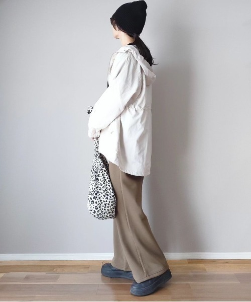 ikka（イッカ）の「【雑誌InRed11月号掲載】撥水マウンテンパーカー【親子コーデ】（マウンテンパーカー・レディース・マジェンタ/チャコールグレー/ライトベージュ/オリーブ・L/M/S）」の6枚目の写真