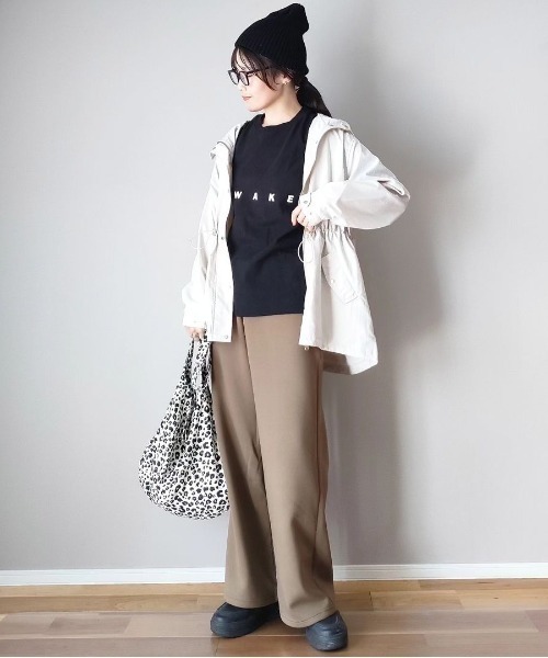 ikka（イッカ）の「【雑誌InRed11月号掲載】撥水マウンテンパーカー【親子コーデ】（マウンテンパーカー・レディース・マジェンタ/チャコールグレー/ライトベージュ/オリーブ・L/M/S）」の8枚目の写真