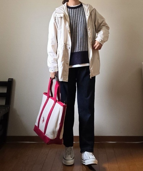 ikka（イッカ）の「【雑誌InRed11月号掲載】撥水マウンテンパーカー【親子コーデ】（マウンテンパーカー・レディース・マジェンタ/チャコールグレー/ライトベージュ/オリーブ・L/M/S）」の13枚目の写真