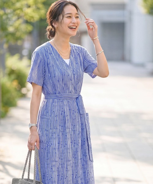 STYLE DELI(スタイルデリ)の「デザインストライプ柄カシュクールワンピース(ワンピース・レディース・ブルー/ブラウン・SMALL/MEDIUM)」の3枚目の写真