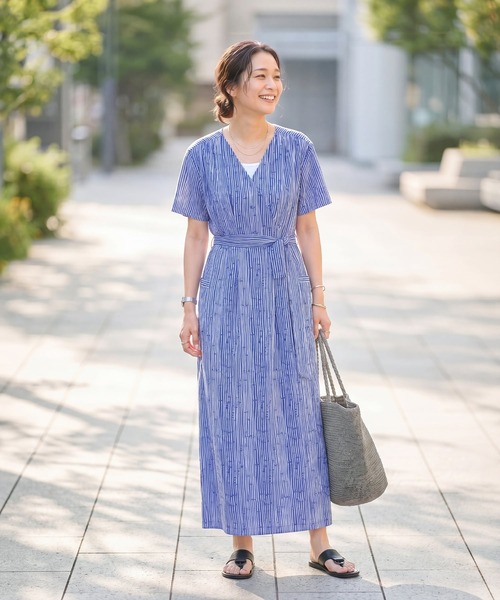 STYLE DELI(スタイルデリ)の「デザインストライプ柄カシュクールワンピース(ワンピース・レディース・ブルー/ブラウン・SMALL/MEDIUM)」の4枚目の写真