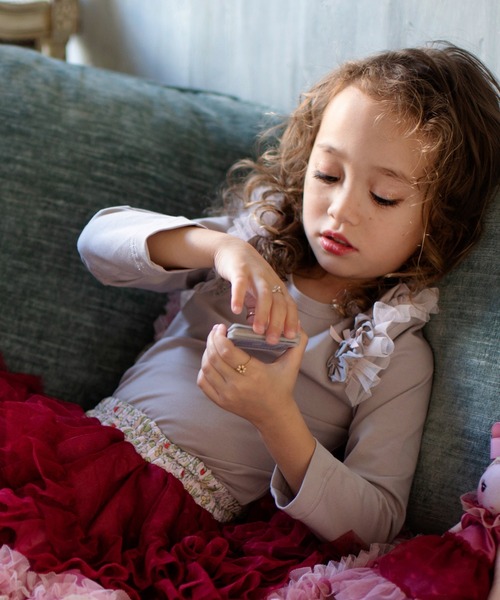 panpantutu(パンパンチュチュ)の「フリルショルダートップス(長袖)(140・150cm)(Tシャツ/カットソー・キッズ・ピンク/ラベンダー/ネイビー/ライトベージュ・140cm/150cm)」の2枚目の写真