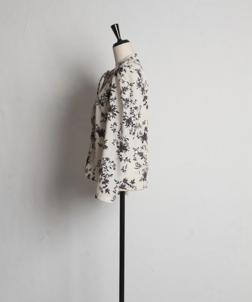 tocco closet（トッコ　クローゼット）の「ボウタイタック入り花柄ブラウス（シャツ/ブラウス・レディース・アイボリー/ピンク・M）」の11枚目の写真